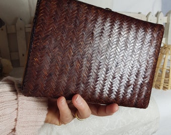 1970-tals bambulåda, handvävd, tvåfärgad korgväska, kuvertväska, vintage handväska utan handtag, skrivbordslåda för brev