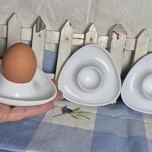 3x Eierdopjes, plastic, wit, Space Age Pop Art design, cult-eierdopje uit de jaren 70, jaren 70, driehoekig