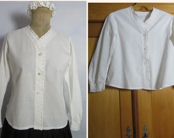 Antique Victorian white cotton bell-shaped short blouse M Broderie Anglaise embroidered puff sleeve button shirt old night wash peasant blouse