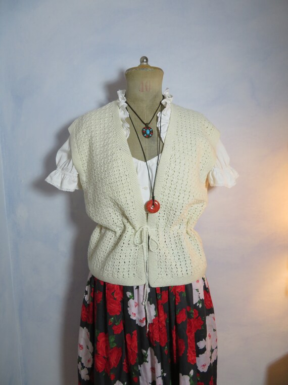 50s hand crocheted vest size XL cream shell patter