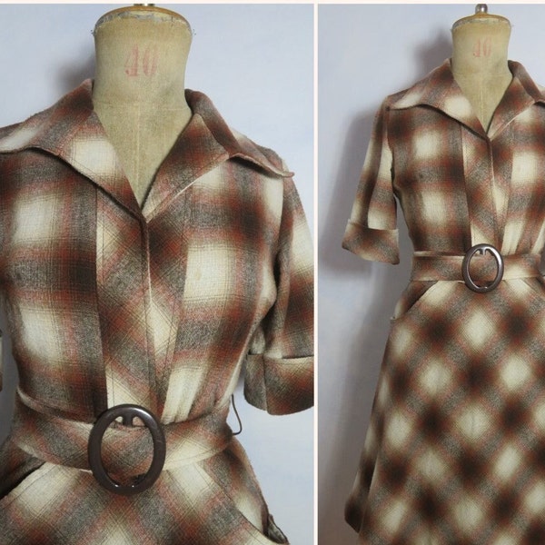 50er Jahre Haifischkragen Tartan Flanell-Kleid size S breiter Gürtel ausgestelltes DDR Hemdkleid von Großmutter Polyester