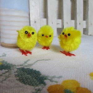 3 süsse Osterküken, kleine Chenille Pfeifenputzer Küken gelb, Vintage Oster Dekoration, Shabby Chic Miniatur Osterschmuck Kitsch Plüsch