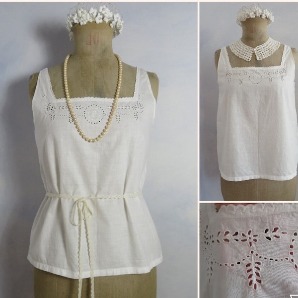 Antique brodé à la main Français camisole Taille S blanc petit chemisier victorien débardeur oeillet dentelle garniture monogramme maillot de corps 1900