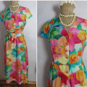 70s high waist colorful floral dress size M medium length, large collar colorful patterned dress top buttons airy flutter dress Germany