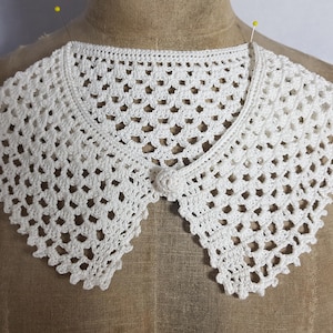 White handmade crochet collar with button, detachable collar, handmade collar, lace collar with button, wide crochet lace cotton