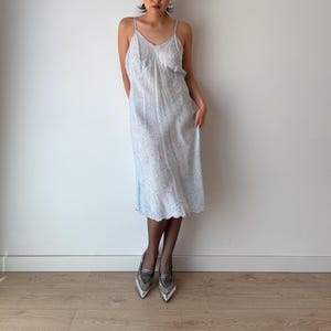 Sukienka z koronki w kolorze antycznym z lat 30. i 40. XX wieku z czystego jedwabiu, koronkowa sukienka mini w stylu vintage, ubrania z lat 30. XX wieku, piżamy vintage