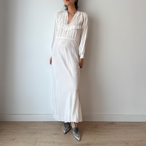 1940er Jahre Seiden Crepe Maxi Kleid: Antikes Brautkleid aus Spitze