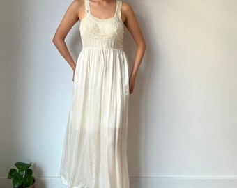 1940s Antique White Cream 100% Silk Lace Long Slip Maxi dress, Vintage Romantic Dress, Bias Cut Long dress
