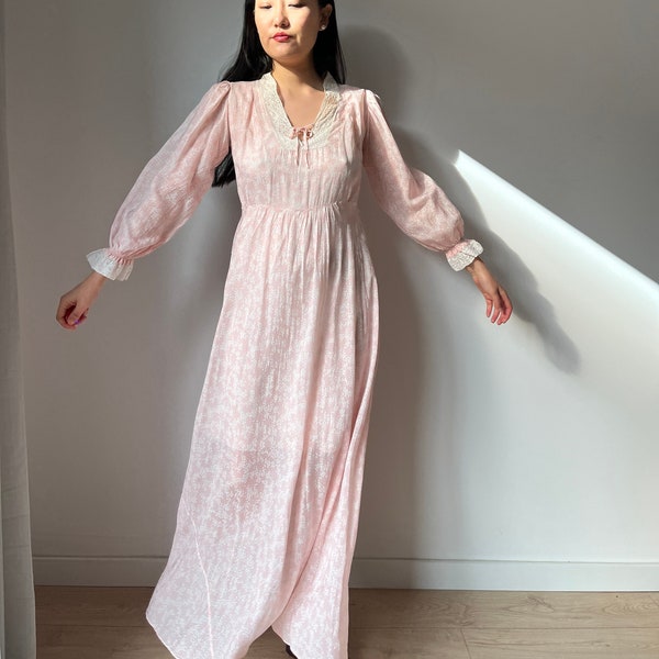 Antieke jaren 1940 bias gesneden vloeibare pure zijden chiffon nachthemd, geborduurde art deco roze nachtjapon, jaren '30 maxi slipdress