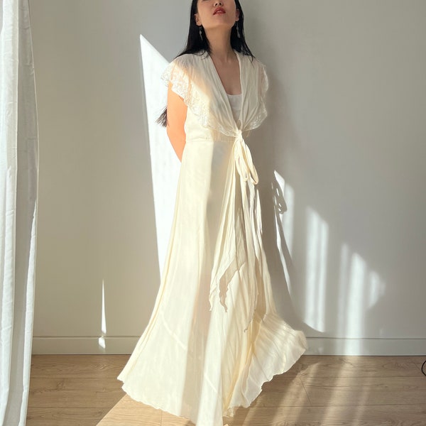 Antique 1930s white pure silk crepe collared bias cut liquid nightdress, Embroidered art deco bridal gown nightgown, 30s maxi slip dress