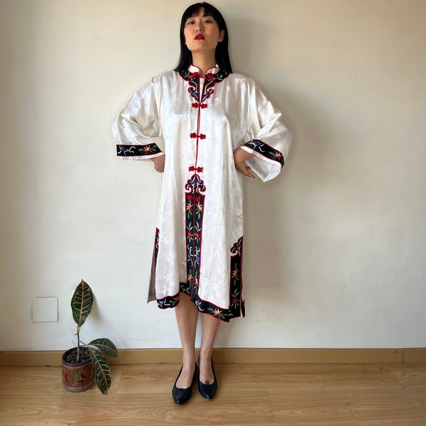 Vintage 1940s Chinese Pure Silk Flower Hand Embroidered Cheongsam Pajama Jacket, Chinese Handmade Jacket With Frog Closures