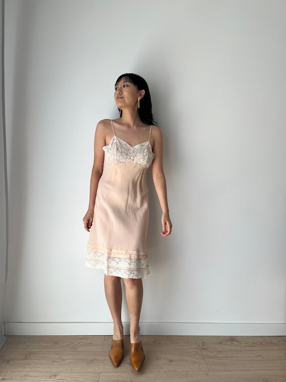 light pink dressing gown 1960s Nylon Light Pink Pleated Dressing Gown - OSFM