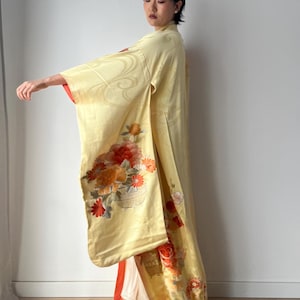 Vintage Silk Kimono Robe: Hand Embroidered Floral Jacket