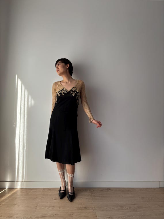 1930s little black dress Silk Chiffon Set: Bias Cut With Floral Lace Appliqué swym-hide-productprice HEMNES 8-drawer dresser, black-brown SIZE:43/44 A sleek updo and