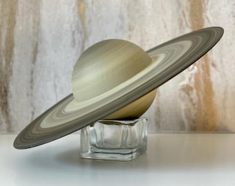 Escultura de Saturno pintada a mano, esfera de nogal de 3 pulgadas con anillo