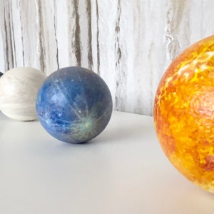 Esfera planetaria pintada a mano - Decoración del sistema solar de madera de 7,6 cm (3 pulgadas)