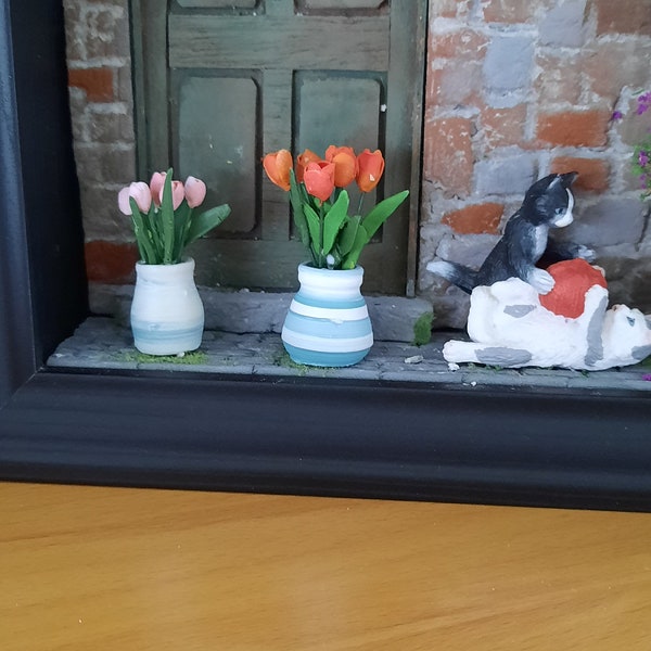 Tulpe ,Vase,miniatur,1:12,handgemacht,Deko,Puppenstube,Dioramen,Kunst,