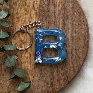 UNIKAT Resin BuchstabenAnhänger in einzigartigem Design, Buchstaben Schlüsselanhänger zum Verschenken, handgefertigt Geschenke versandbereit