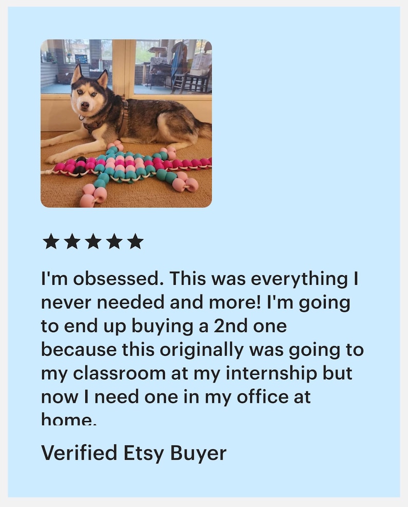 Puede incluir: Un juego de tres tazas de cer&aacute;mica con un acabado moteado y mate. Cada taza presenta un color diferente: azul claro, crema y gris. Las tazas tienen un dise&ntilde;o simple y moderno y un asa c&oacute;moda.