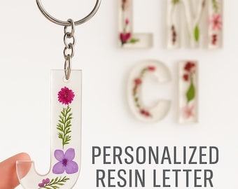 Llavero o dije de resina personalizado con letras para bolso: flores prensadas auténticas, inicial personalizada