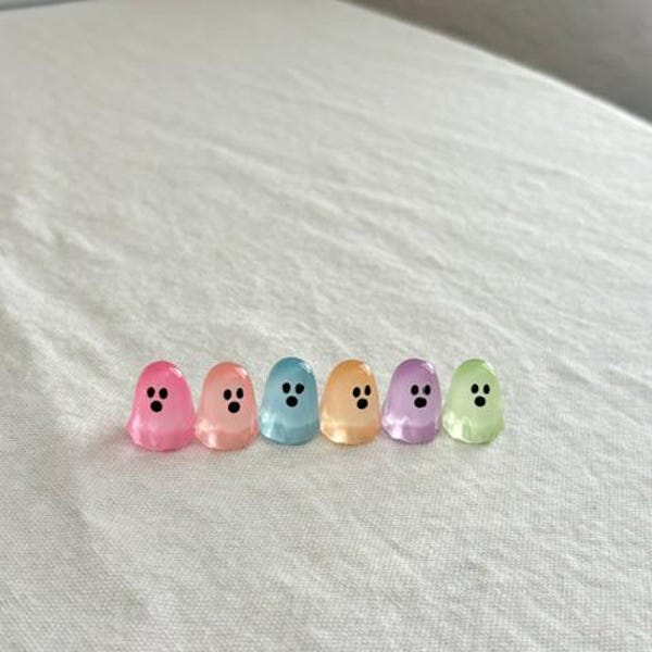Fantasmas en miniatura, manualidades de resina, divertidos recuerdos para fiestas, mini fantasmas, figuritas en miniatura, Halloween, resina diminuta, brilla en la oscuridad, mini figura
