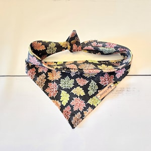 Otoño Perro Bandana Corbata y Snap Perro Bandana Cachorro Bandana Perro Pañuelo Otoño Perro Bufanda Otoño Hojas Bufanda Cachorro Regalo Perro Ropa Perro Mamá