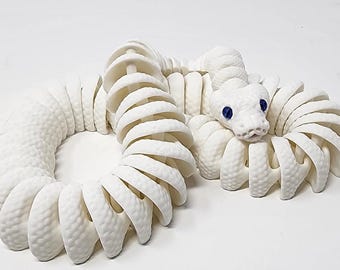 3D Printed Blue-Eyed Lucistic Ball Python: Realistic RAKI-BOX Design