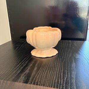 Vintage Pale Peach Footed Shell Shaped Planter