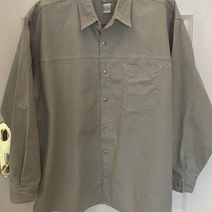 Vintage 90’s Marlboro Gear Men’s Shirt. XXL