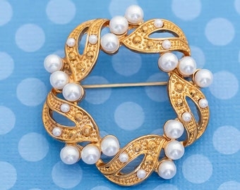 Vintage Victorian Pearl and Gold Tone Brooch - M18