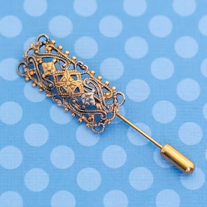 Vintage Celtic Gold Tone Stickpin - M10