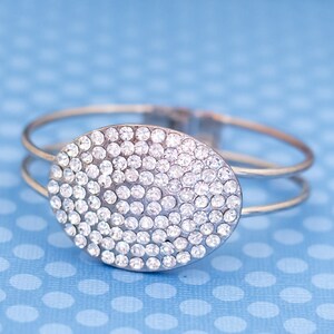 7 inch, Vintage Oval Rhinestones Silver Tone Hinge Bangle - M40