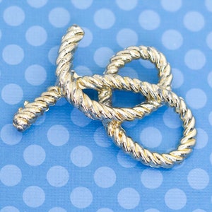 Vintage Golden Knot Brooch - M25