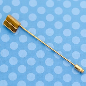 Vintage Mid Century Gold Tone Stickpin - M9