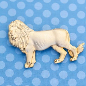 Vintage Mid Century Lion Gold Tone Brooch - M6