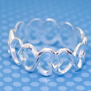 7 inch, Vintage Curve Hearts Silver Tone Hinge Bangle - M34