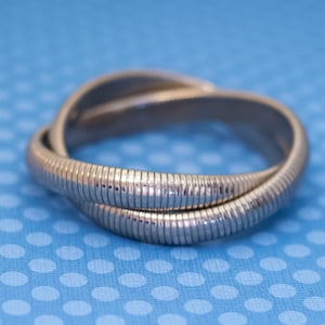 7 inch, Vintage Serpent Twist Silver Tone Bangle Bracelet - M34