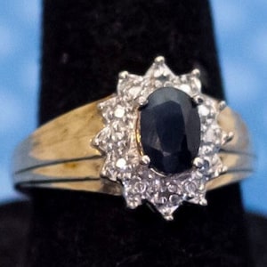 Size 7, Vintage Intricate Black Oval Center Flower Sterling Silver Ring - M32