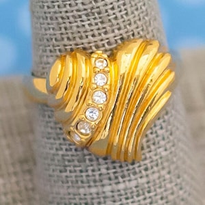Vintage Victorian Heart Rhinestone Ring by Avon Size 9 - M11