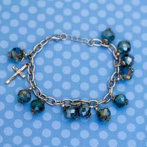 8 inch, Vintage Green Beads Religious Cross Silver Tone Charm Bracelet - M30