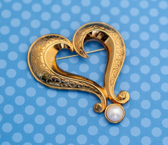 Vintage Victorian Open Heart Pearl Brooch by Avon… - image 1