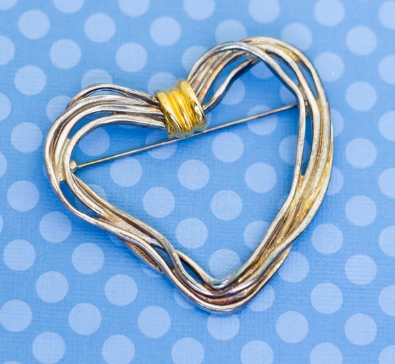 Vintage Minimalist Golden Heart Brooch - M25 - image 1