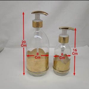 Seifenspender aus gehämmertem Messing und Glas
