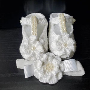 Baby Baptism shoes,Newborn baby girl crochet shoes and headband,white crochet shoes, pearl shoes,baby gift,infant shoes,baby pearl booties