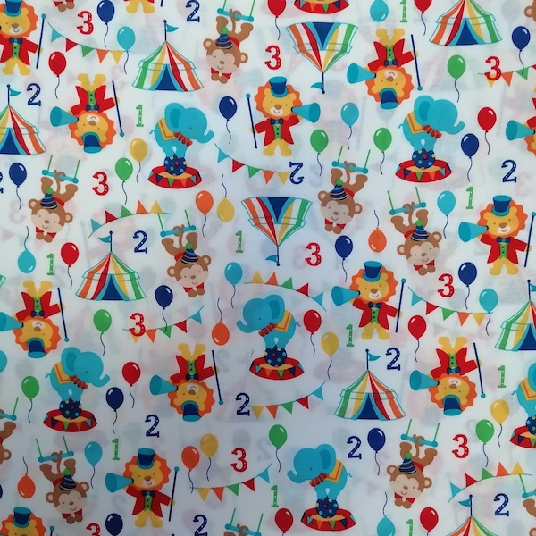 123 Circus, Nursery Fabric, Childrens Fabric, Circus Fabric, par EQS ltd, 100% Coton, Patchwork et Quilting Fabric, par 1/2 mètre