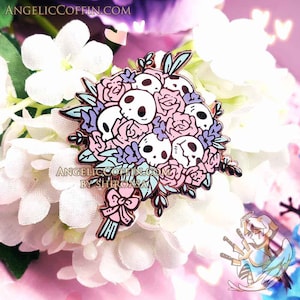 Skull Bouquet enamel pin, creepy cute pin, pastel goth pin, kawaii floral pin, gothic valentine pin, Rose Gold finish