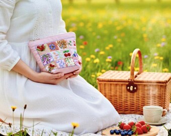 Borsa cosmetica in lino ricamata a mano / Pochette floreale scandinava boho
