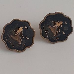 Damascene black and gold tone Oriental scene screwback earrings
