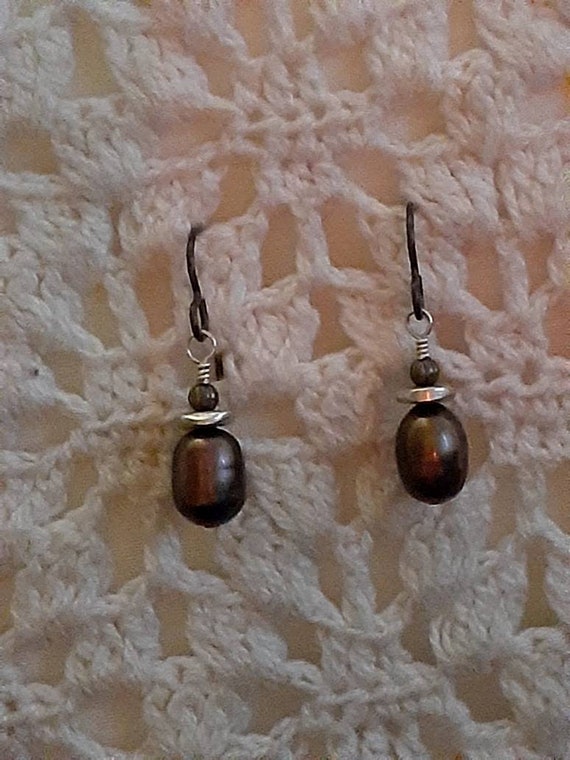 Chocolate Baroque pearl dangle/drop earrings - image 8
