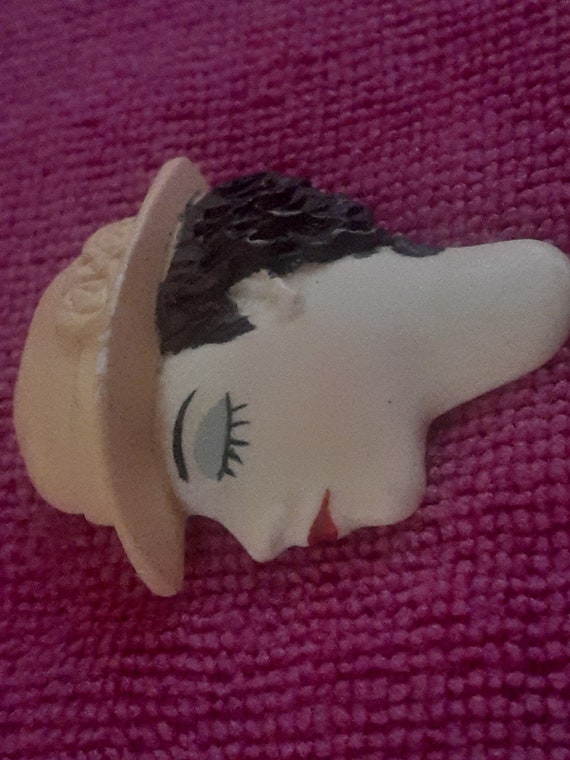 Vintage brooch/pin of a profile of a woman - image 3